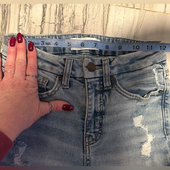 BKE Billie Cropped Flare Stretch Jean Buckle Jeans - Picture 11 of 16